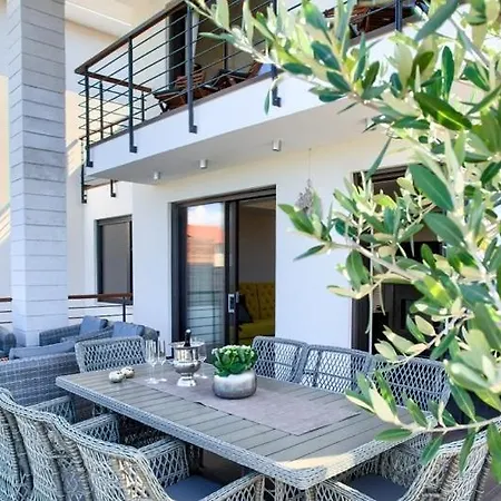 Luxury For Rent In Villa *